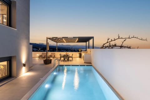 View (from property/room), Pool view, Swimming pool, sunbed