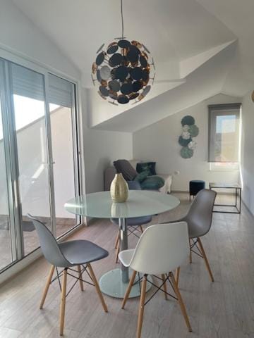 Living room, Seating area, Dining area