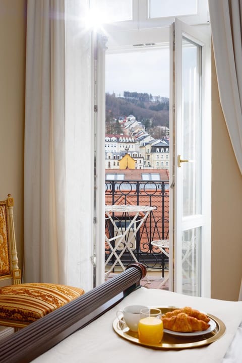 Day, View (from property/room), View (from property/room), Balcony/Terrace, Food and drinks, City view, City view, Landmark view, Landmark view