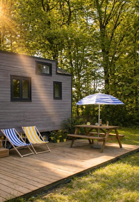 Property building, Day, Natural landscape, Garden view, sunbed