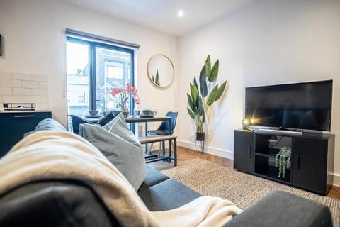 TV and multimedia, Kitchen or kitchenette, Seating area, Dining area
