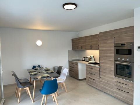 Dining area, oven, stove