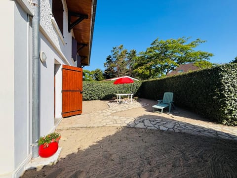 Patio, Garden, sunbed