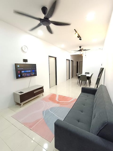 TV and multimedia, Living room, Seating area, fireplace