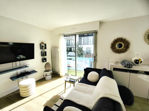 Communal lounge/ TV room, TV and multimedia, Living room