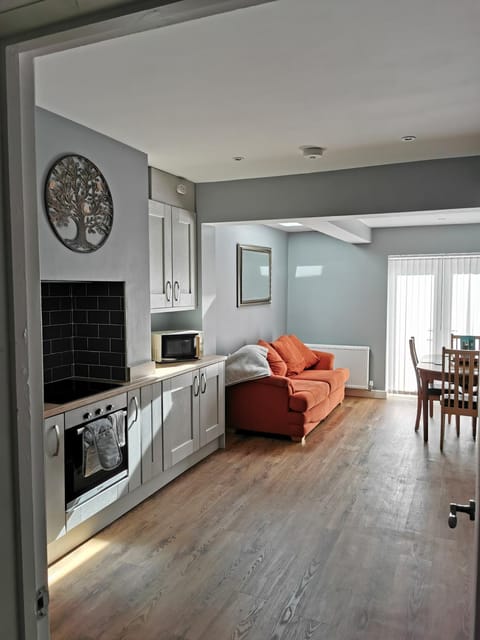 Kitchen or kitchenette, Seating area, Dining area, microwave, oven, stove, kitchen