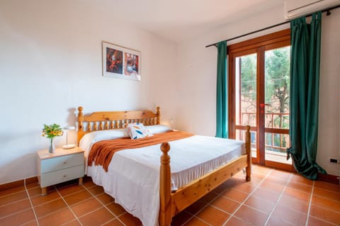 Property building, Living room, Bedroom