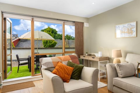 Patio, Living room, Seating area, internet