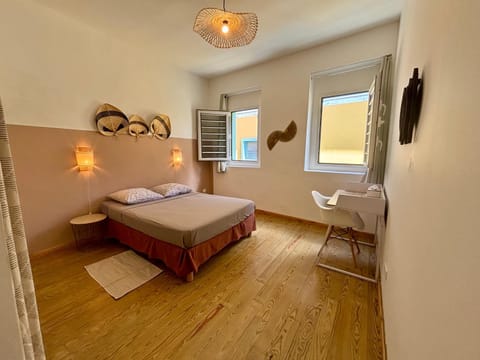Bed, Photo of the whole room, Seating area, Bedroom