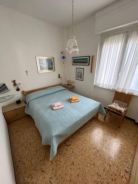 Bed, Living room, Photo of the whole room, Seating area, Bedroom