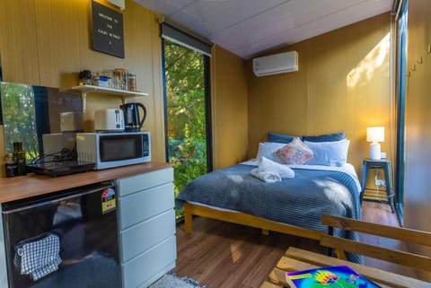 Bed, Kitchen or kitchenette