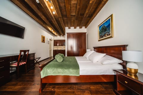 Bed, TV and multimedia, Photo of the whole room, Seating area