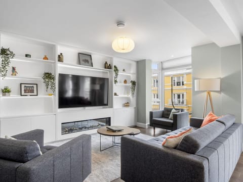 Communal lounge/ TV room, TV and multimedia, Living room, Seating area