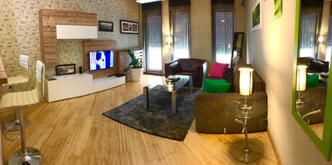 TV and multimedia, Living room, Seating area, Evening entertainment