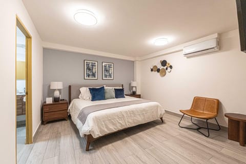 Bed, Photo of the whole room, Bedroom, air conditioner