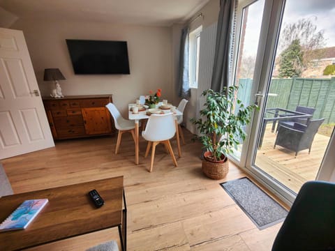 TV and multimedia, Balcony/Terrace, Living room, Seating area