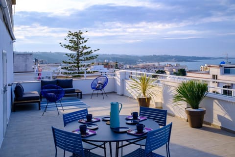 View (from property/room), Balcony/Terrace, Balcony/Terrace, Seating area, Dining area, Sea view