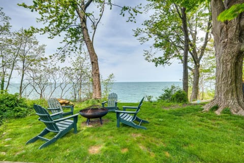 Coastal Lake Erie Cottage with Amazing Water Views! House in Lake Erie