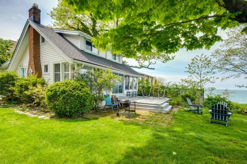 Coastal Lake Erie Cottage with Amazing Water Views! House in Lake Erie