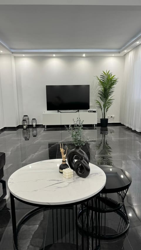 Communal lounge/ TV room, Communal lounge/ TV room, TV and multimedia, Living room, Seating area
