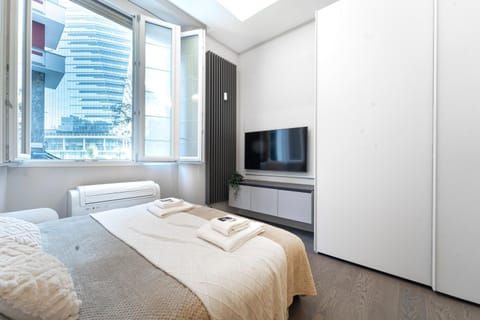 Bed, TV and multimedia, Photo of the whole room, Bedroom, towels, wardrobe