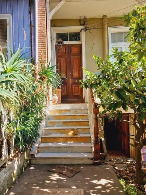 Property building, Facade/entrance, Garden, Garden view