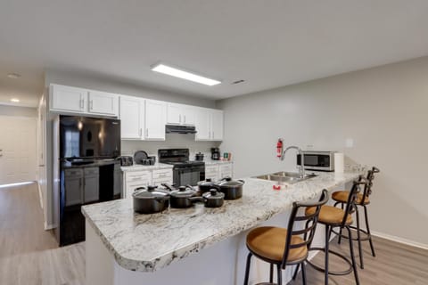 3 Mi to Campus Fayetteville Home with Hot Tub! House in Fayetteville