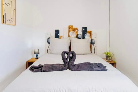 Bed, Photo of the whole room, air conditioner