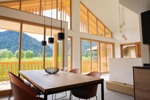 View (from property/room), Living room, Dining area, Mountain view