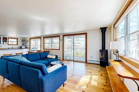 Property building, Nearby landmark, Day, Natural landscape, Garden view, Lake view