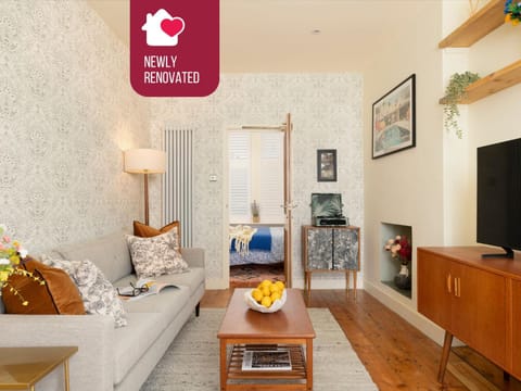 Communal lounge/ TV room, TV and multimedia, Living room, Evening entertainment