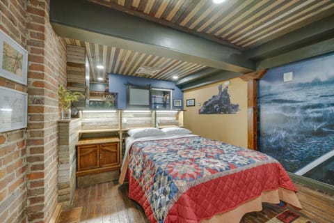 Historic Texarkana Studio Rental Walk to Downtown Apartment in Texarkana