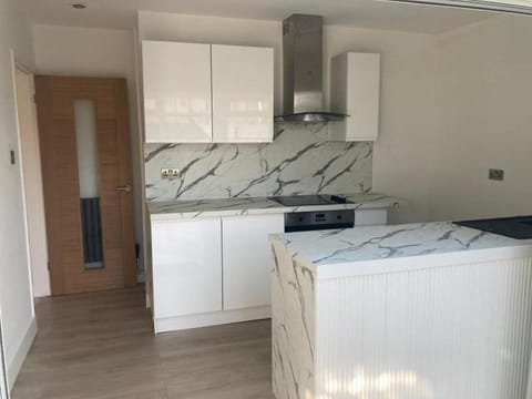 Bright 3 bedroom house with conservatory House in Wirral