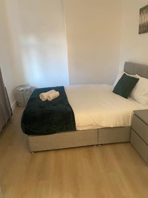 Bright 3 bedroom house with conservatory House in Wirral