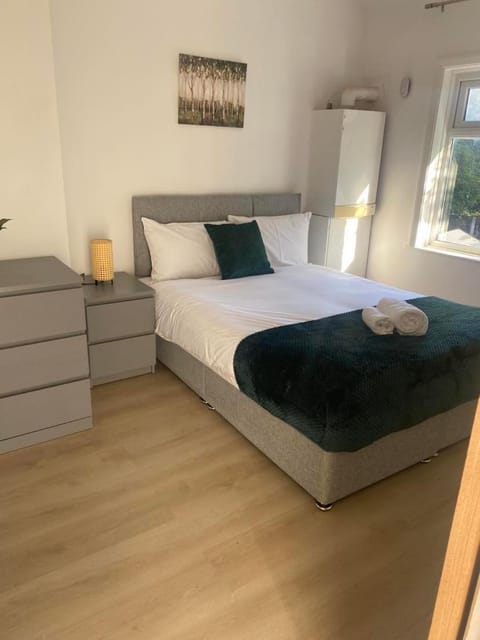 Bright 3 bedroom house with conservatory House in Wirral