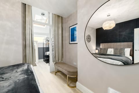 Ty Ayla Premier Apartments - Roath Park Apartment in Cardiff