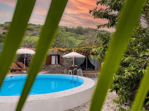 Property building, Day, Garden view, Mountain view, Pool view, Swimming pool, sunbed
