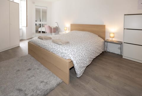 Bed, TV and multimedia, Bedroom, currency exchange, towels, wardrobe