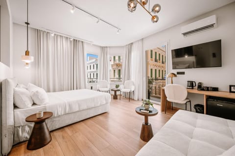 Bed, TV and multimedia, Photo of the whole room, Seating area, air conditioner