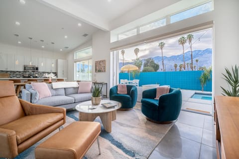 Kitchen or kitchenette, Living room, Dining area