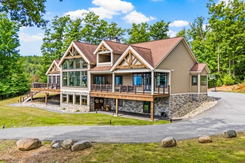 Eagles Landing House in Bolton Landing