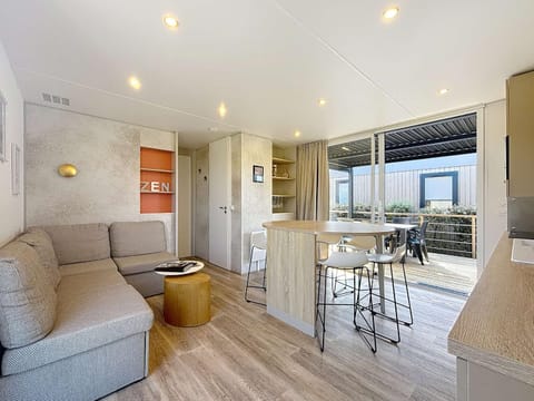 Mobil-home confort 6 pers, 3 ch, pisc chauffée, à 200m plage Jullouville - FR-1-361A-70 House in Jullouville