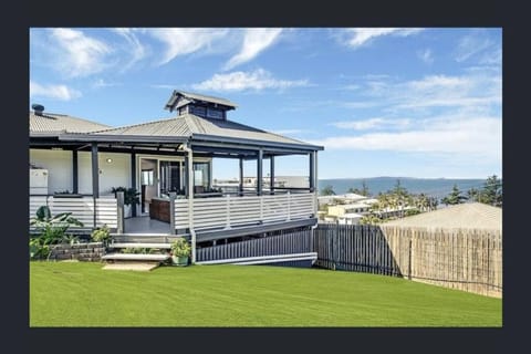 Property building, Balcony/Terrace, Sea view