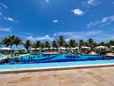 Day, Pool view