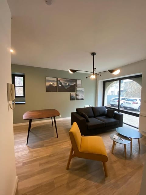 Le Céleste: Hypercentre, quiet and parking Apartment in Poitiers