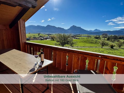 View (from property/room), View (from property/room), Balcony/Terrace, Balcony/Terrace, Lake view, Lake view, Landmark view, Landmark view, Mountain view, Mountain view