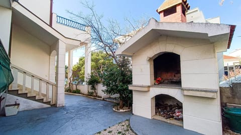 Apartments Ines - 15 meters from the beach Apartment in Split-Dalmatia County