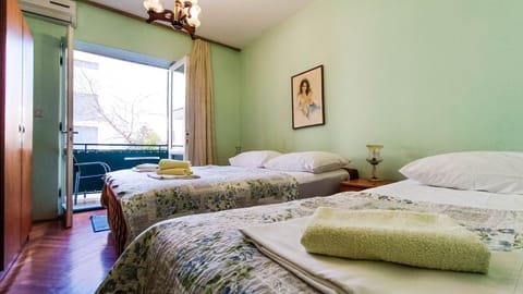 Apartments Ines - 15 meters from the beach Apartment in Split-Dalmatia County