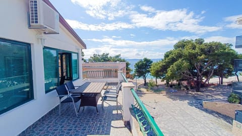 Apartments Ines - 15 meters from the beach Apartment in Split-Dalmatia County