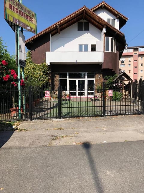 Property building, Day, Street view